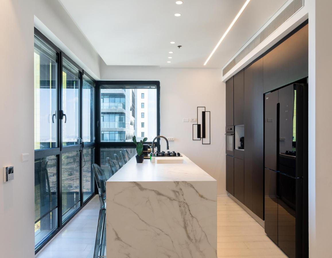 Yalarent Sea-Breeze Penthouse With Jacuzzi Lejlighed Bat Yam Eksteriør billede