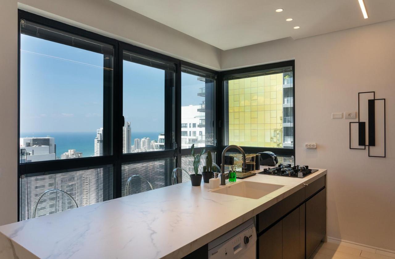 Yalarent Sea-Breeze Penthouse With Jacuzzi Lejlighed Bat Yam Eksteriør billede