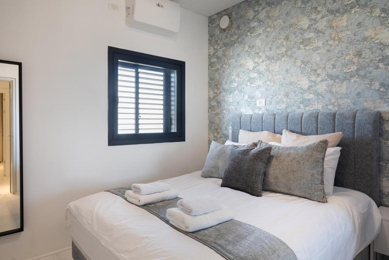 Yalarent Sea-Breeze Penthouse With Jacuzzi Lejlighed Bat Yam Eksteriør billede